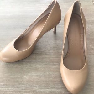 Banana republic leather nude pumps